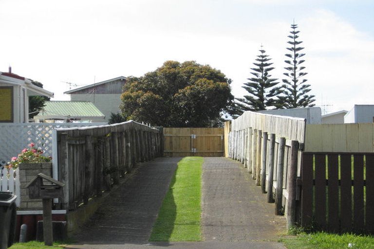 Photo of property in 76 Hinau Street, Castlecliff, Whanganui, 4501