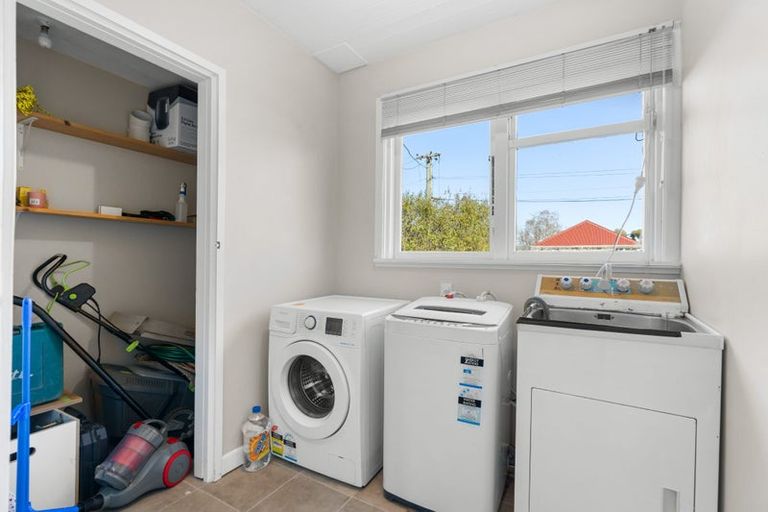 Photo of property in 14 Earnslaw Crescent, Bryndwr, Christchurch, 8053