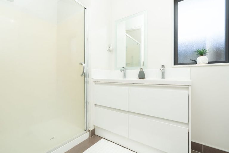 Photo of property in 28 Whitney Place, Rototuna North, Hamilton, 3210