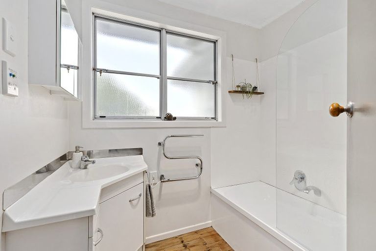 Photo of property in 16 Owhiti Street, Titahi Bay, Porirua, 5022