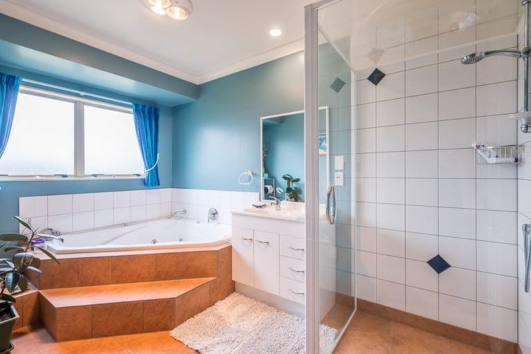 Photo of property in 10 Compass Court, Paraparaumu, 5032