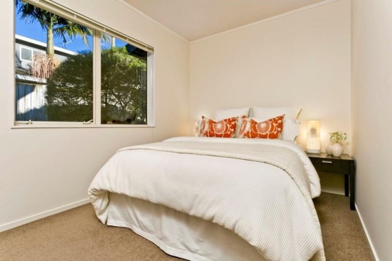 Photo of property in 11 Te Hoe Grove, Pinehill, Auckland, 0632