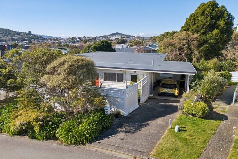 Photo of property in 1/3 Ridd Crescent, Karori, Wellington, 6012