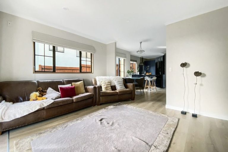 Photo of property in 25 Brooke Ridge Rise, East Tamaki Heights, Auckland, 2016