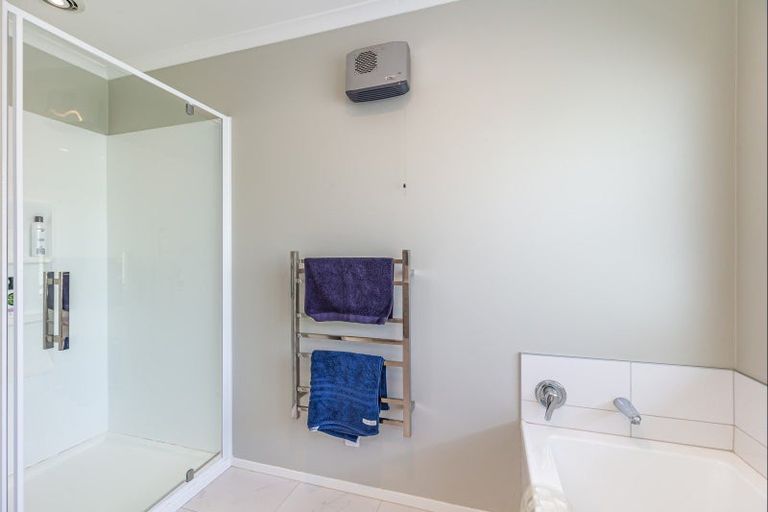 Photo of property in 2 Ivy Lane, Ohau, Levin, 5570