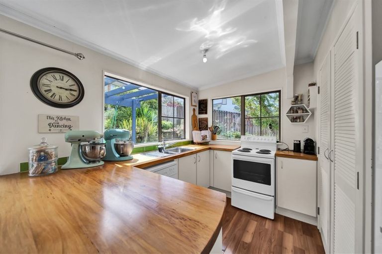 Photo of property in 6 Warkworth Grove, Bell Block, New Plymouth, 4312