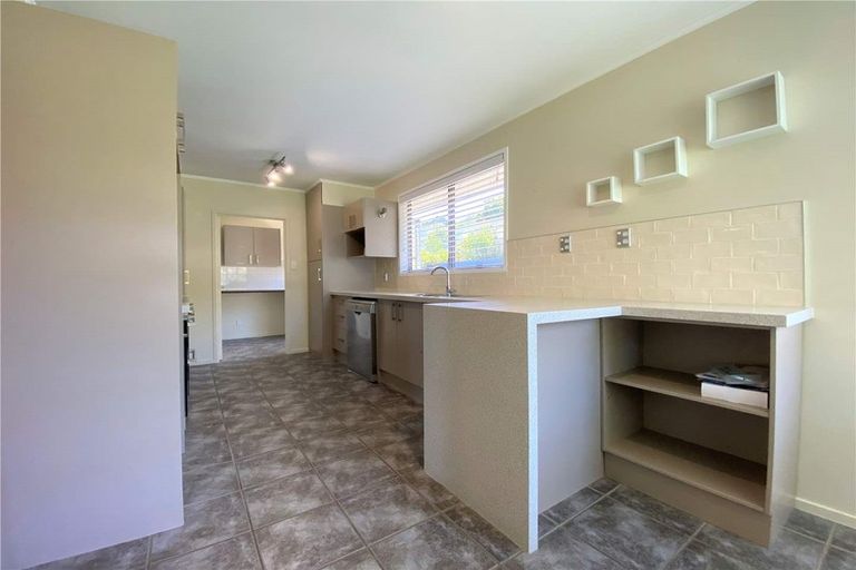 Photo of property in 36 Sequoia Place, Sunnynook, Auckland, 0620