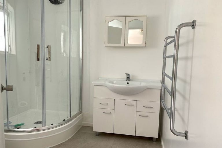 Photo of property in 12 Bryers Place, Bayview, Auckland, 0629