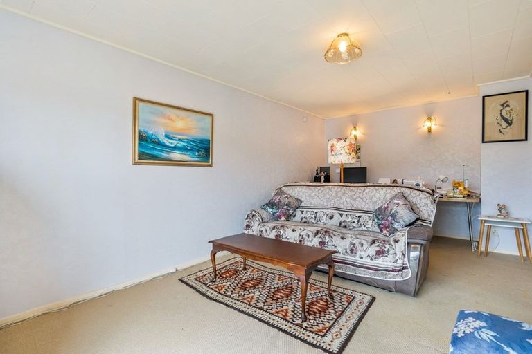 Photo of property in 28b Hillside Drive, Maoribank, Upper Hutt, 5018