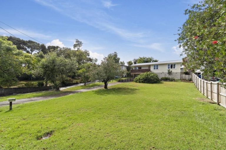 Photo of property in 93 Sabulite Road, Kelston, Auckland, 0602