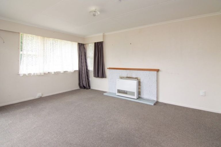 Photo of property in 27 Mokau Place, Terrace End, Palmerston North, 4410
