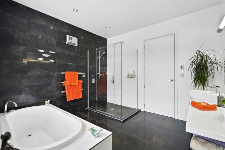 Photo of property in 31 Chateau Drive, Burnside, Christchurch, 8053