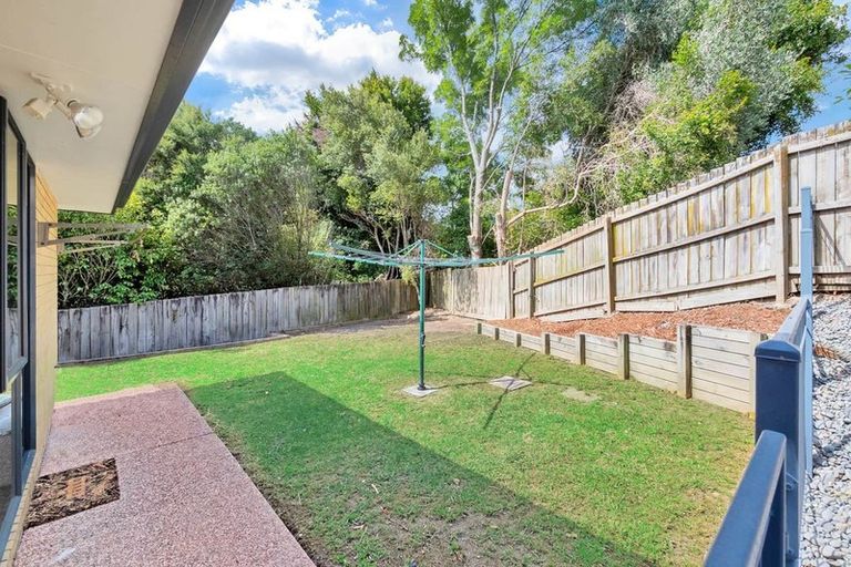 Photo of property in 15 San Pedro Place, Henderson, Auckland, 0612