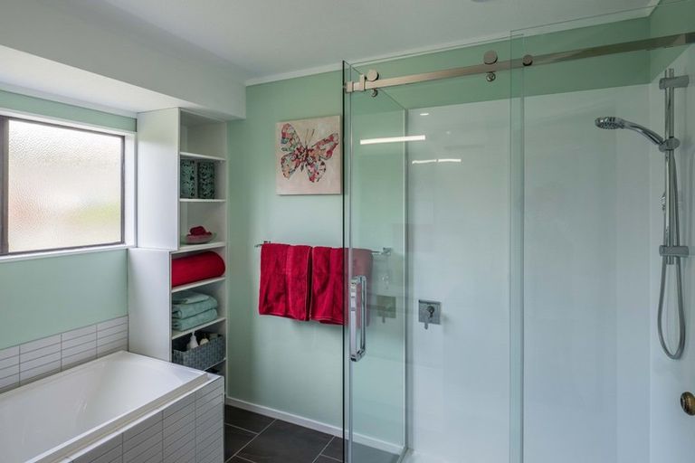 Photo of property in 16 Kotuku Drive, Paraparaumu Beach, Paraparaumu, 5032