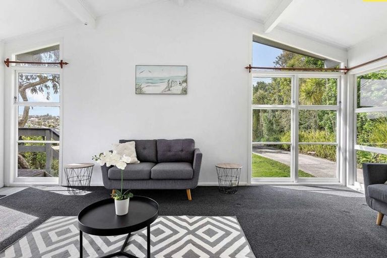 Photo of property in 38 D'oyly Drive, Stanmore Bay, Whangaparaoa, 0932