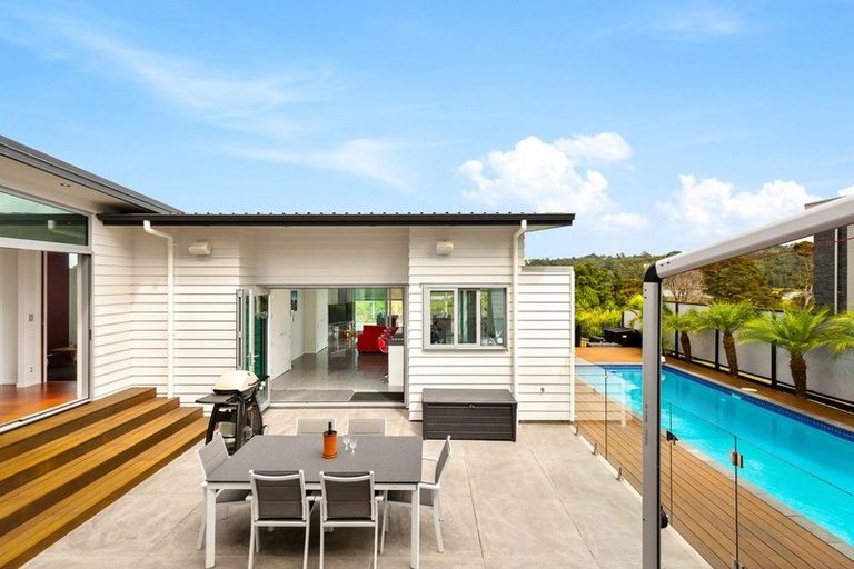 Photo of property in 8 Kerema Way, Schnapper Rock, Auckland, 0632