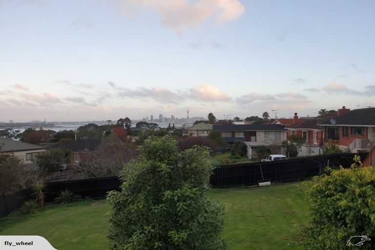 Photo of property in 109 Sylvan Avenue, Northcote, Auckland, 0627