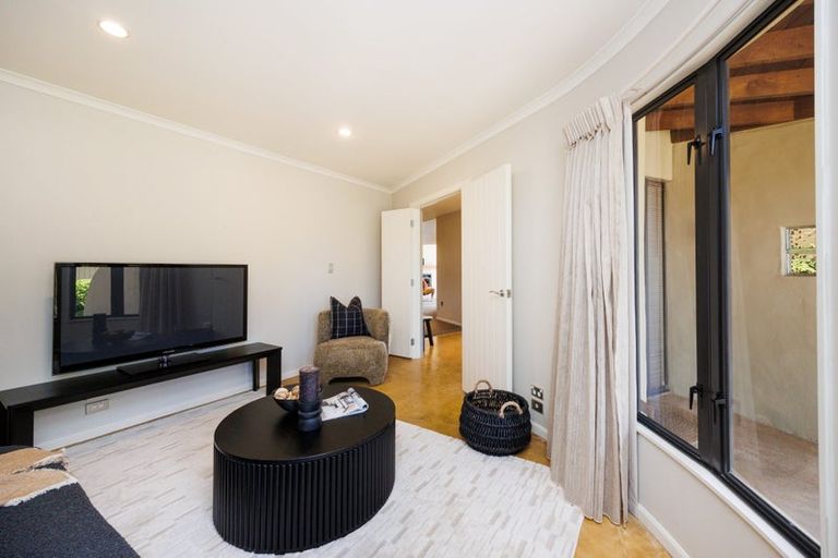 Photo of property in 3 The Oaks, Awapuni, Palmerston North, 4412