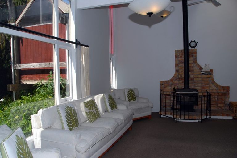 Photo of property in 14 Fitzpatrick Place, Chatswood, Auckland, 0626