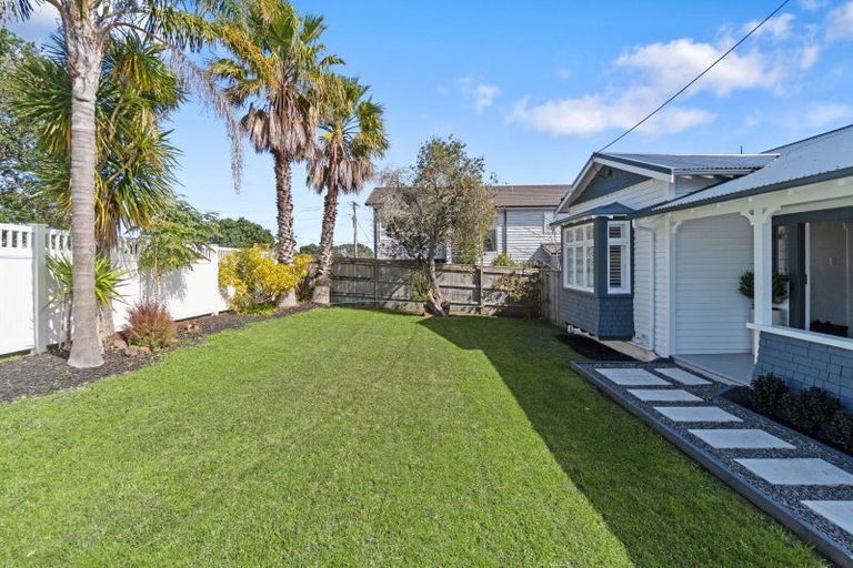 Photo of property in 38 Aramoana Avenue, Devonport, Auckland, 0624