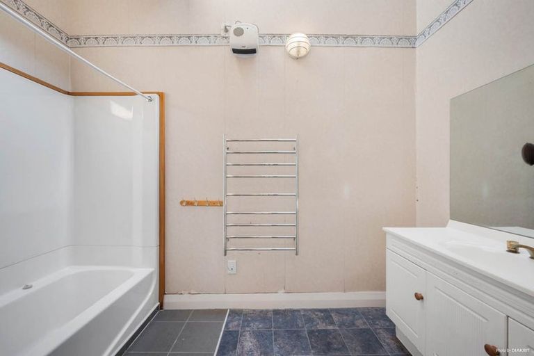 Photo of property in 26 Opaheke Road, Papakura, 2110