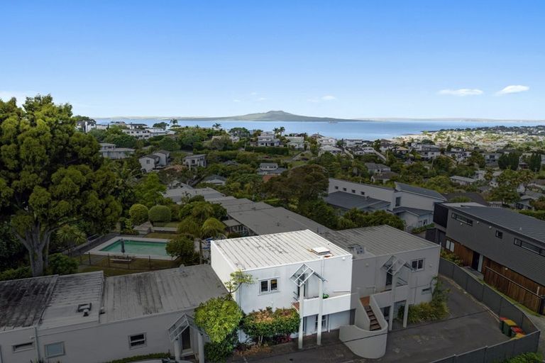 Photo of property in 3/18 Parr Terrace, Castor Bay, Auckland, 0620