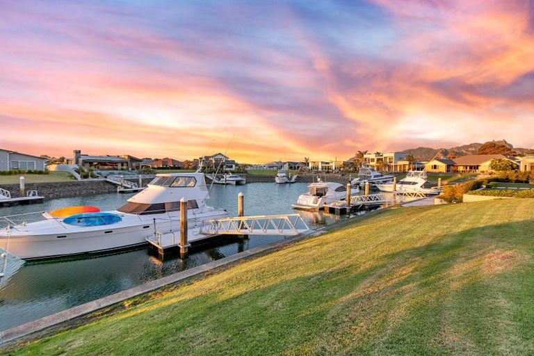 Photo of property in 10 Rauiri Drive, One Tree Point, 0118