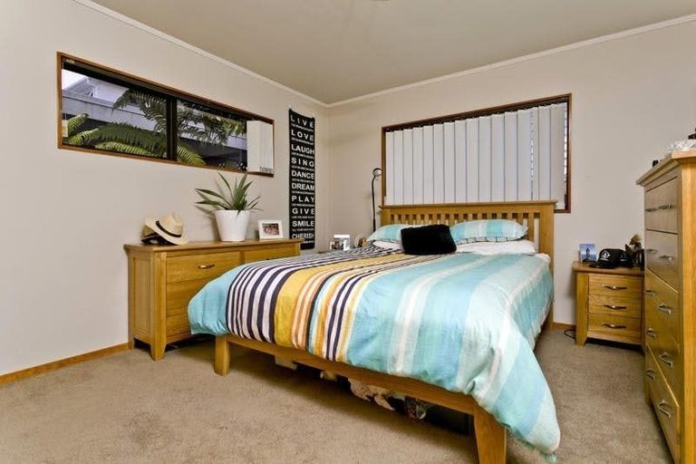 Photo of property in 2/32 Seaview Road, Glenfield, Auckland, 0629