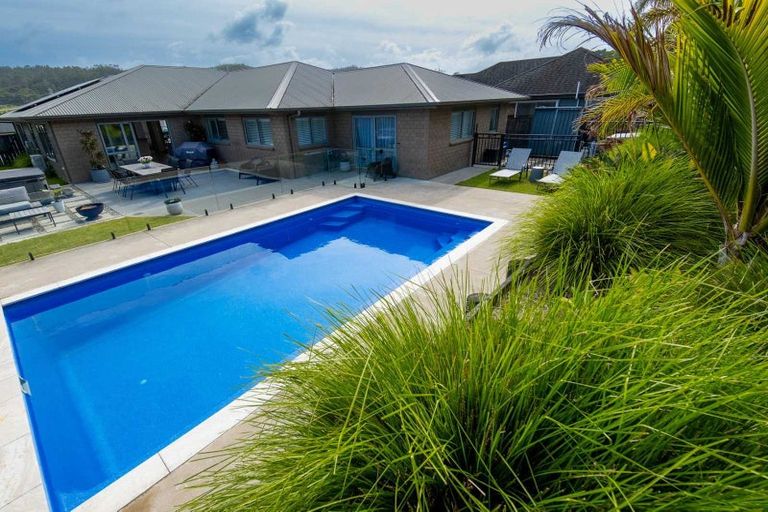 Photo of property in 14 Will Street, Huapai, Kumeu, 0810