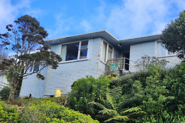 Photo of property in 106 Ruskin Road, Newlands, Wellington, 6037