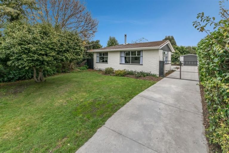 Photo of property in 8 Tracy Place, Redwood, Christchurch, 8051