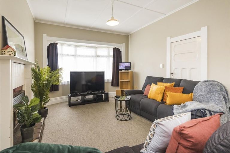 Photo of property in 28 Hair Street, Marton, 4710