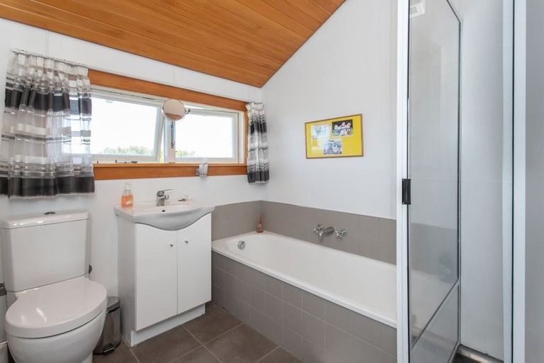 Photo of property in 82 Hackthorne Road, Cashmere, Christchurch, 8022