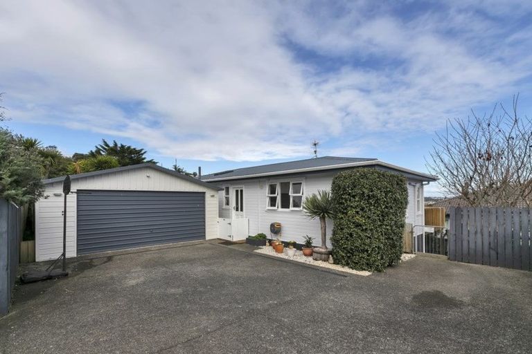 Photo of property in 2/622 East Coast Road, Pinehill, Auckland, 0630