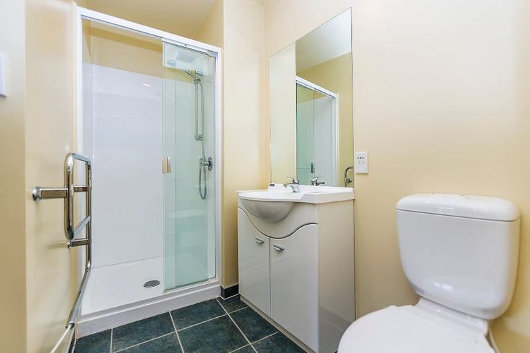 Photo of property in Atrium Towers, 6q/154 The Terrace, Wellington Central, Wellington, 6011