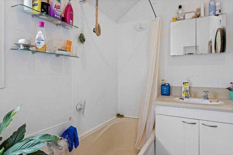 Photo of property in 2/36 Mathesons Road, Phillipstown, Christchurch, 8011