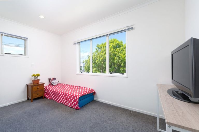 Photo of property in 1/51 Henderson Valley Road, Henderson, Auckland, 0612