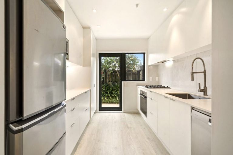 Photo of property in 3/52 Taharoto Road, Takapuna, Auckland, 0622