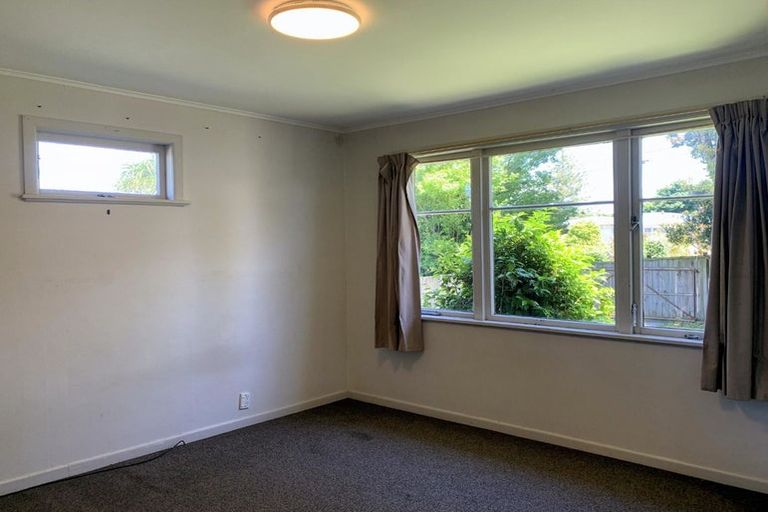 Photo of property in 90 Matipo Road, Te Atatu Peninsula, Auckland, 0610