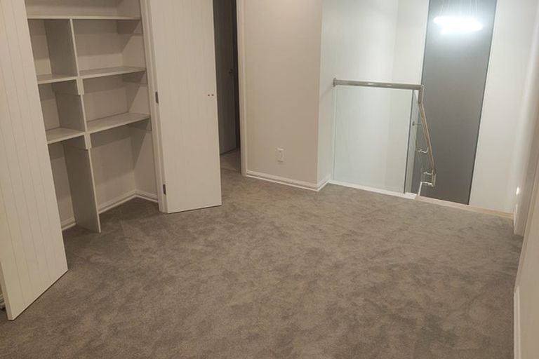 Photo of property in 2 Oakheart Way, Forrest Hill, Auckland, 0620