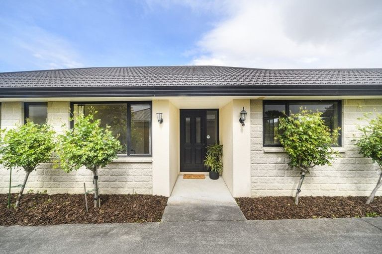 Photo of property in 20 Boston Parade, Kelvin Grove, Palmerston North, 4414