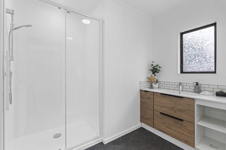 Photo of property in 1/6 Waterloo Place, Westown, New Plymouth, 4310