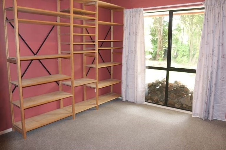 Photo of property in 64 Summerhill Drive, Fitzherbert, Palmerston North, 4410