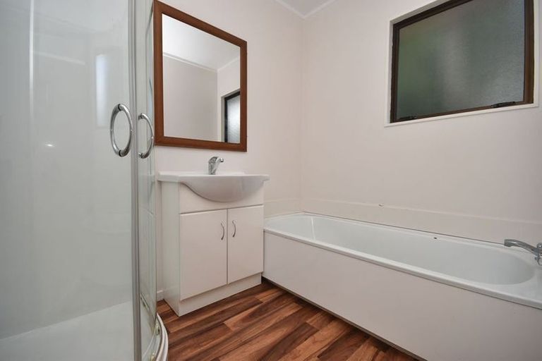 Photo of property in 4 Glen Close, Glen Eden, Auckland, 0602