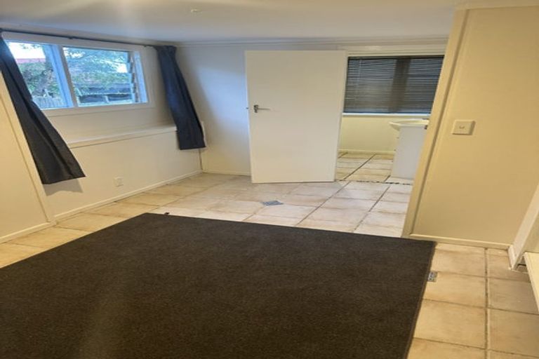 Photo of property in 26 Valley View Road, Glenfield, Auckland, 0629