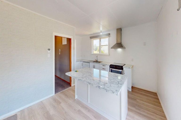 Photo of property in 41 Ellesmere Crescent, Highbury, Palmerston North, 4412