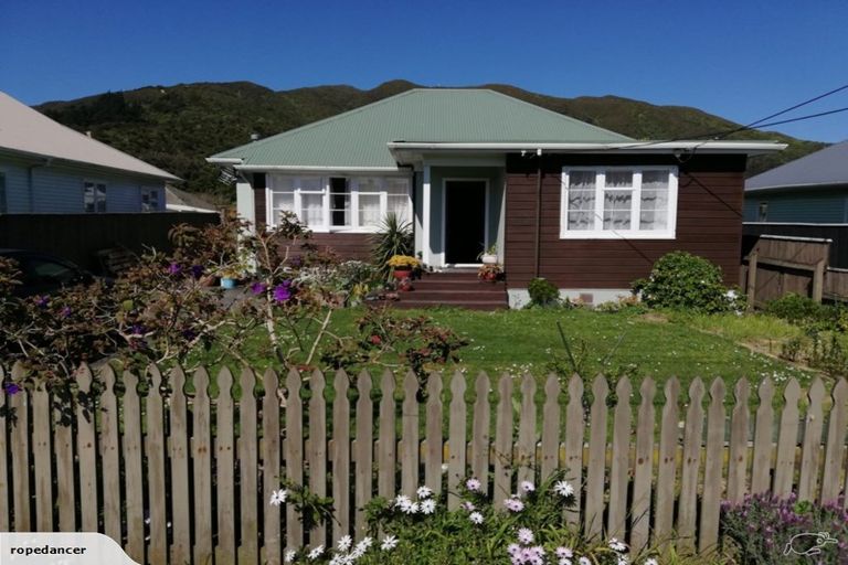 Photo of property in 15 Godley Street, Waterloo, Lower Hutt, 5011