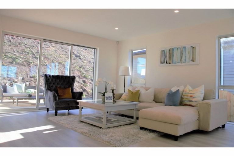 Photo of property in 98 Godfrey Drive, Orewa, 0931