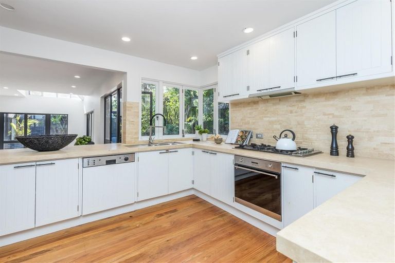 Photo of property in 8 View Road, Campbells Bay, Auckland, 0630