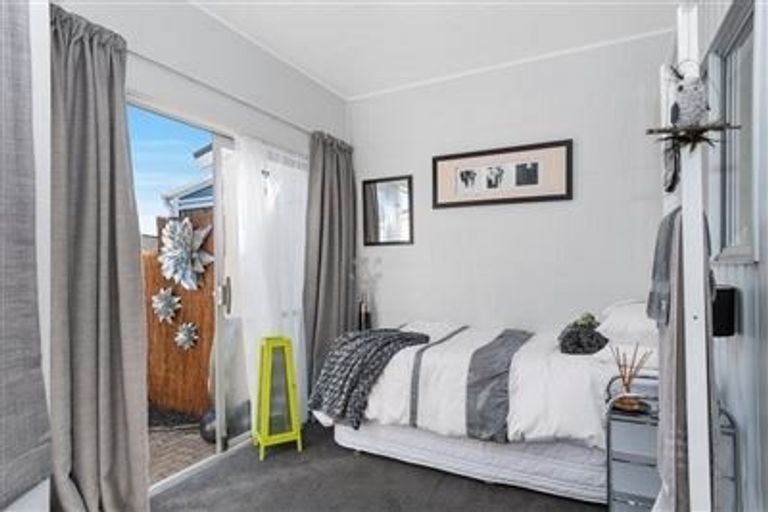 Photo of property in 1 Linklater Avenue, Bellevue, Tauranga, 3110